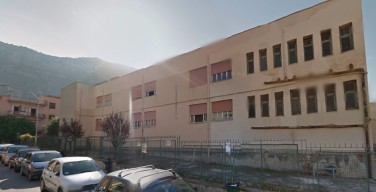 Capaci, a scuola piovono calcinacci. Ma il Comune ha richiesto i fondi stanziati da Renzi?